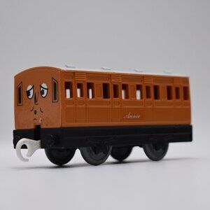 2002 ANNIE PASSENGER COACH CAR -TOMY - Thomas & Friends Vintage Coach Gullane